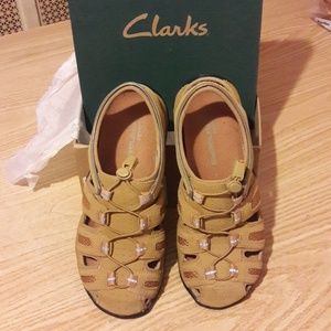 Clarks fisherman sandals tan size 7 EUC